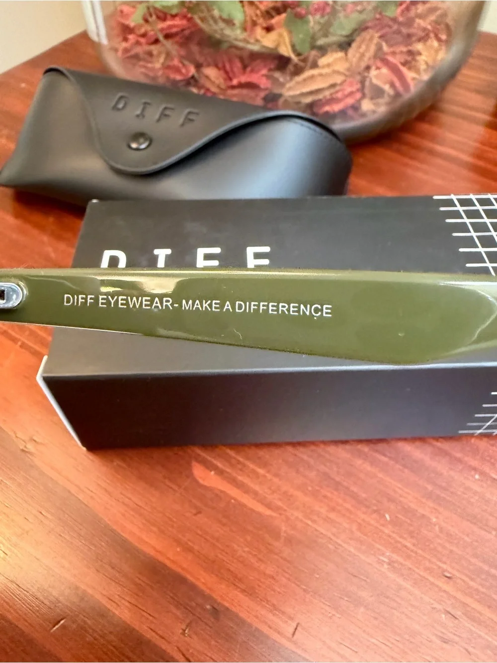 DIFF EYEWEAR Cassidy Sunglasses in an olive green color with polarized lenses